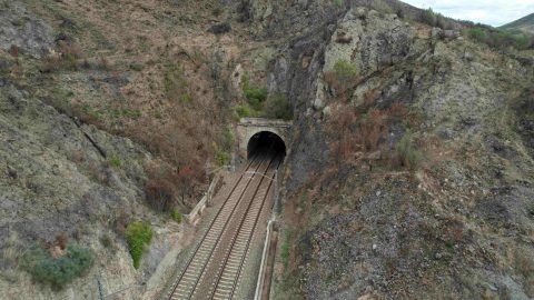 Adif awards a contract for the adaptation of the railway gauge in 26 tunnels and 40 overpasses for 78 million euros.