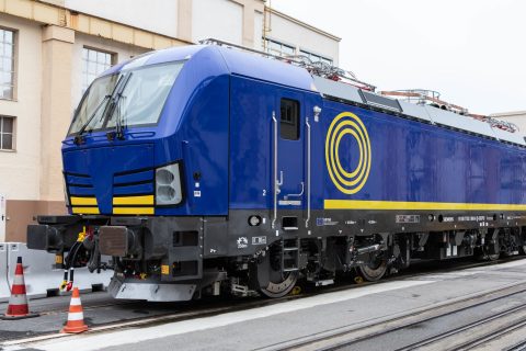 Siemens Mobility and Beacon sign major framework contract for purchase of Vectron locomotives.