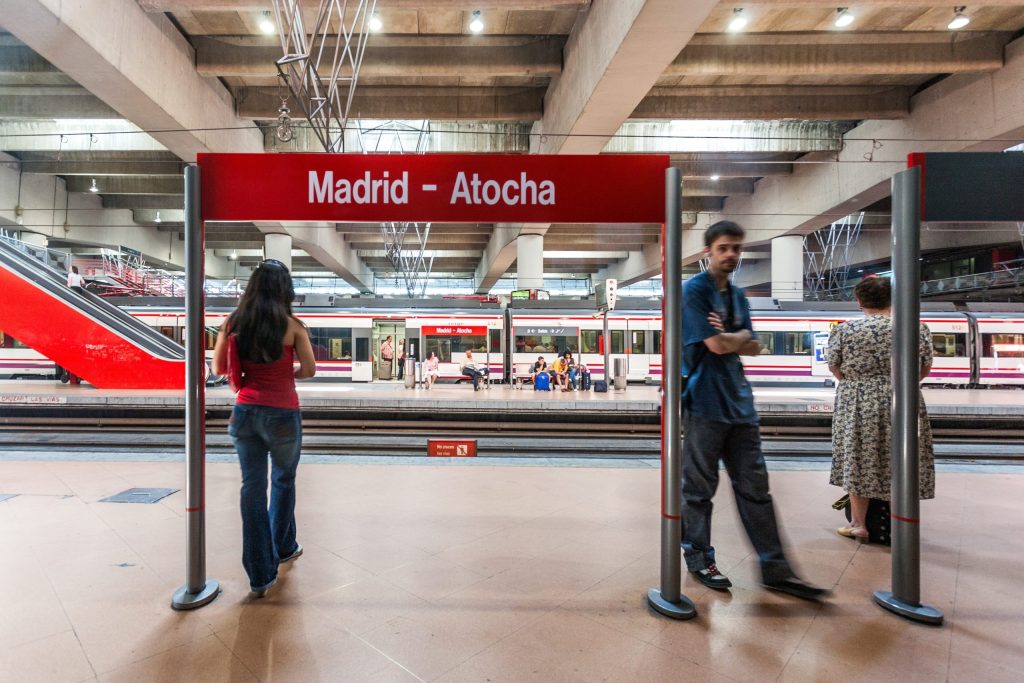 A tunnel between Madrid Atocha station and Chamartín derailed.