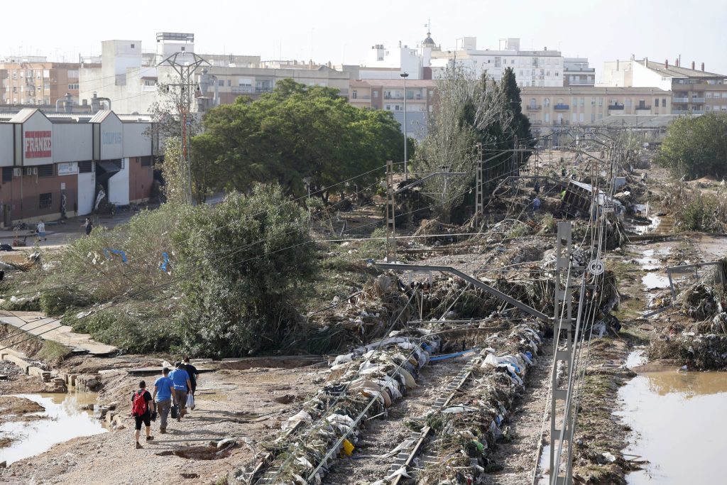 The knock-on effect of the climate crisis hit rail hard in Valencia this year.