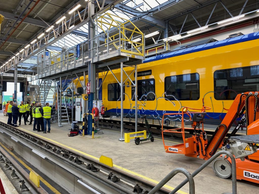 Access platforms for NS train by NIJL Group