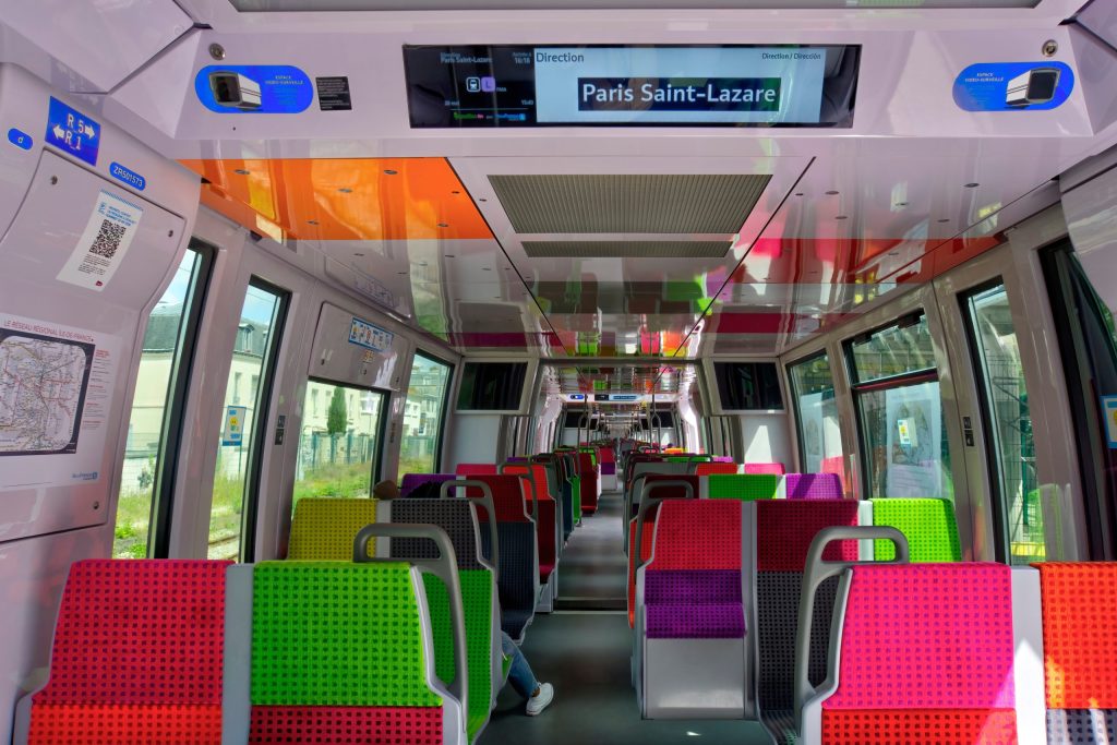 Interior of a regional train in Versailles (Shutterstock)