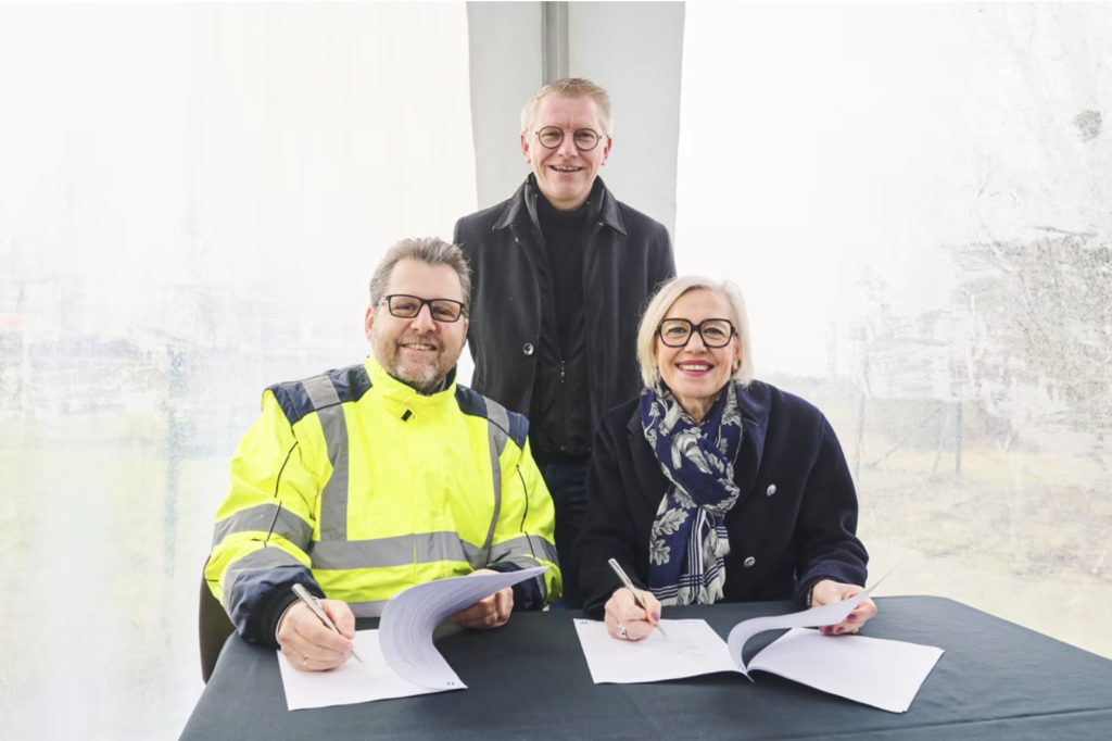 Georges Gilkinet, Deputy Prime Minister of Belgium (top), Benoît Gilson, CEO of Infrabel (left), and Gwendoline Cazenave, CEO of Eurostar (right)