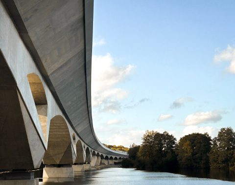 The HS2 Colne Valley Viaduct has won an award.