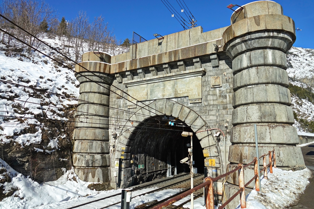 It appears the Fréjus railway is set to reopen in March.